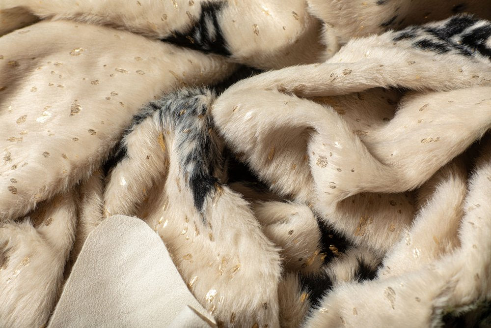 **Faux Cowhide Shag Rug, Off White & Silver – Washable**