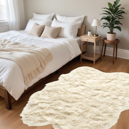 4' X 6' Off White Faux Sheepskin Washable Area Rug