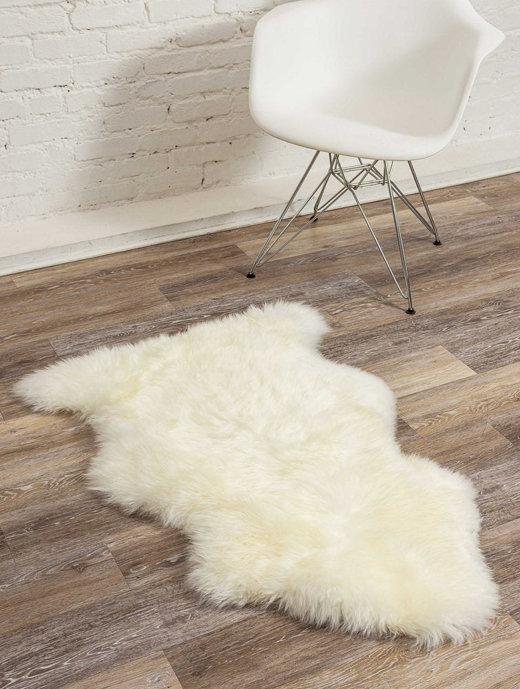"2' x 3' Ivory Shag Area Rug - Luxuriously Soft & Stylish Home Decor Accent"