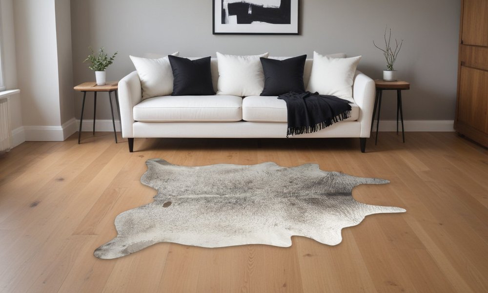 Light Gray Cowhide Hand Knotted Area Rug, 5x7 – Stain Resistant