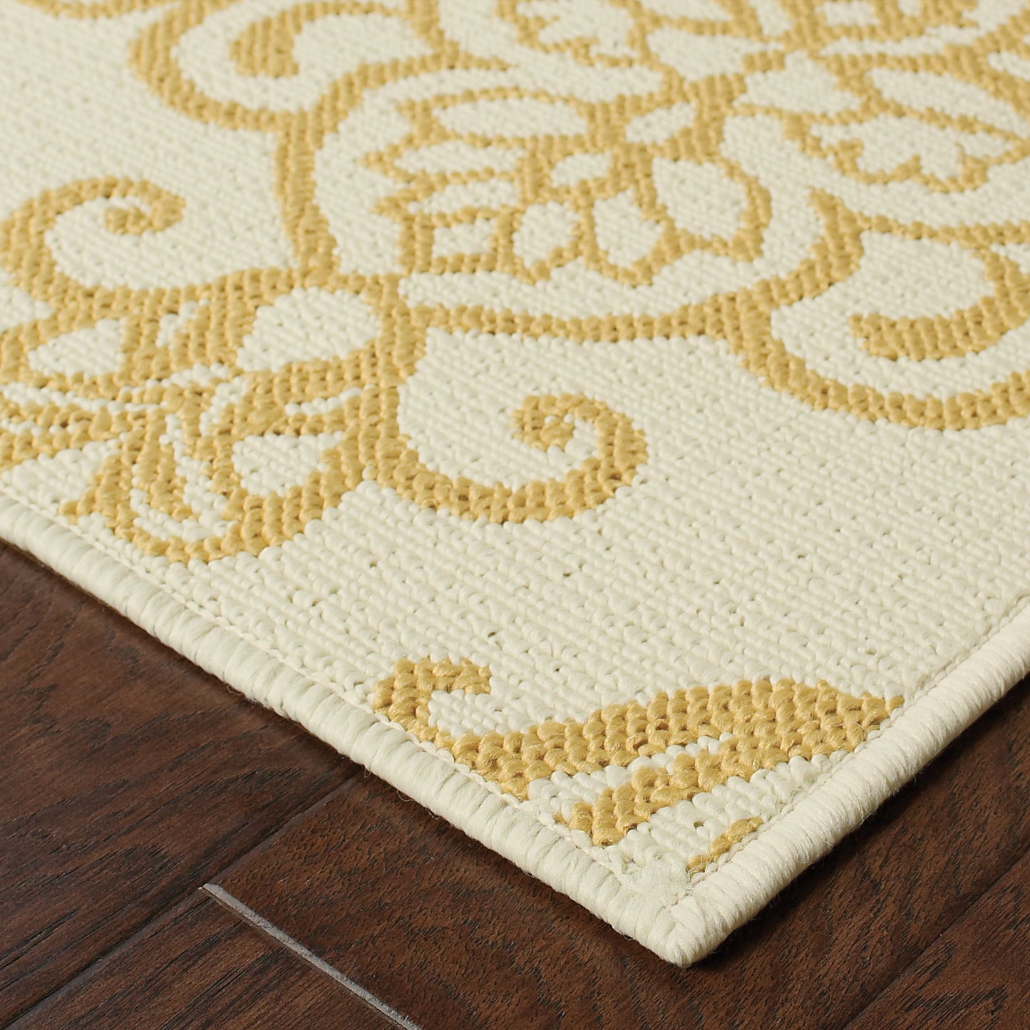 Bali Ivory Gold Transitional Floral Indoor/Outdoor Rug