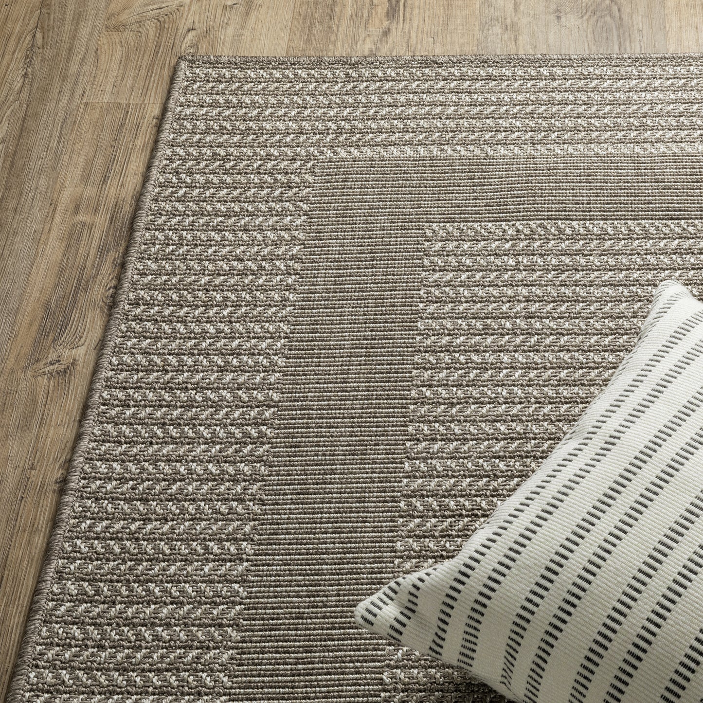 Caicos Grey Light Grey Casual Border Ulimate Performance - Indoor/Outdoor Rug