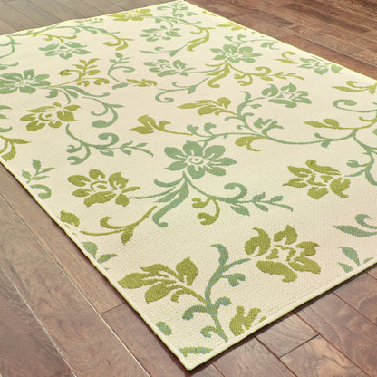 Caspian Ivory Green Transitional Floral Indoor/Outdoor Rug