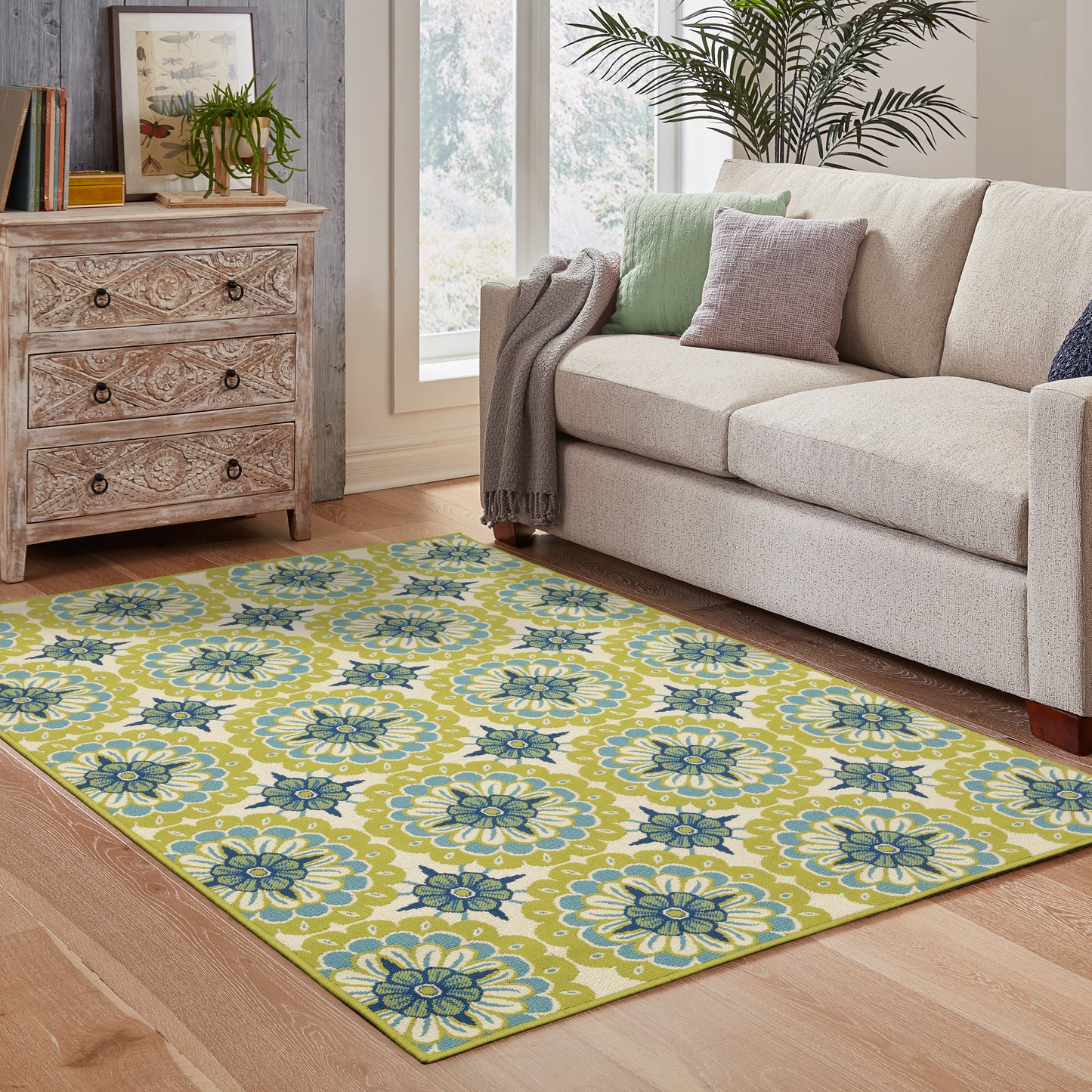 Caspian Green Ivory Transitional Floral Indoor/Outdoor Rug