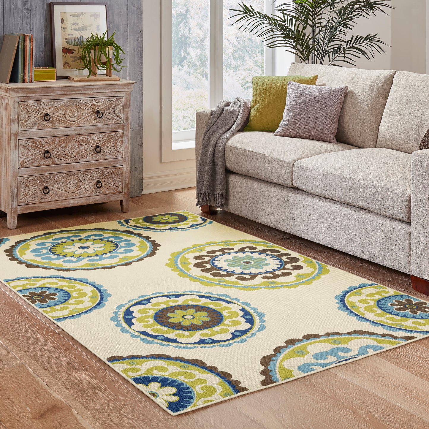 Caspian Ivory Green Bohemian Medallion Indoor/Outdoor Rug