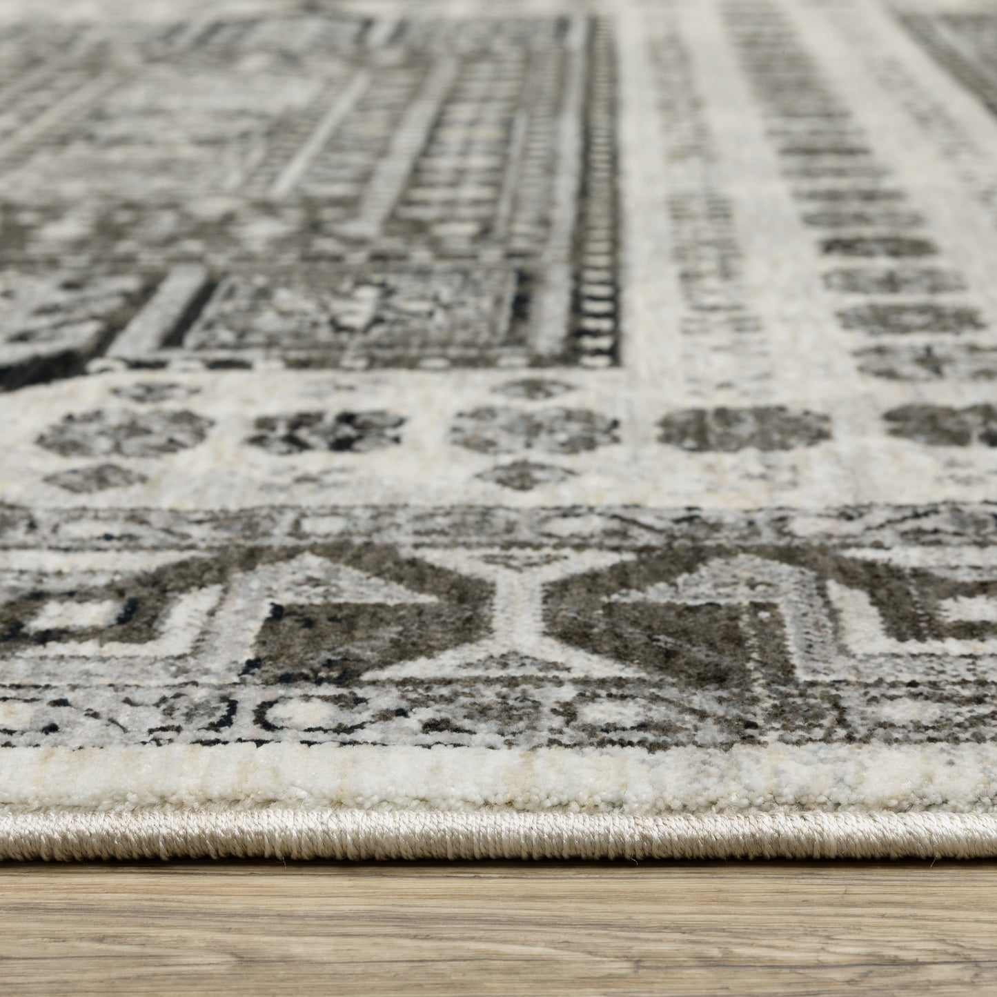 Chamberlain Ivory Charcoal Traditional Oriental Indoor Rug