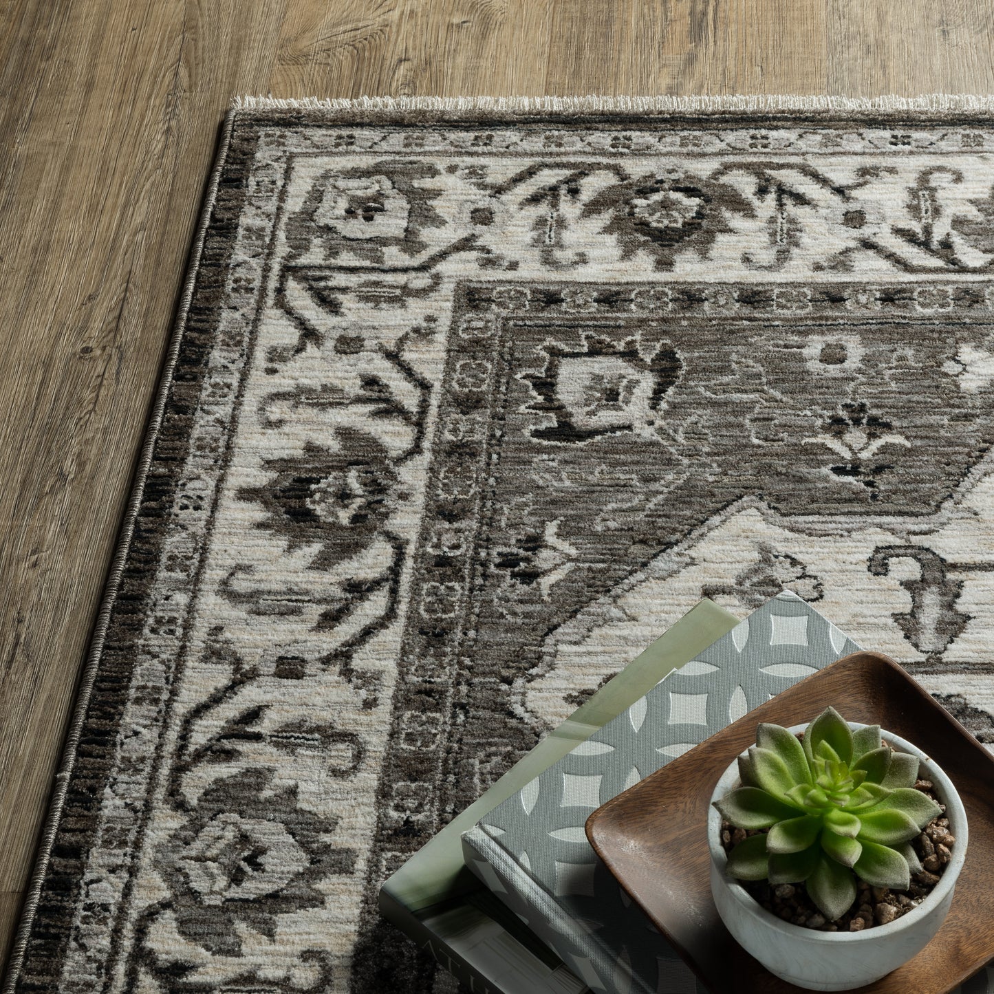 Chamberlain Charcoal Ivory Traditional Medallion Indoor Rug