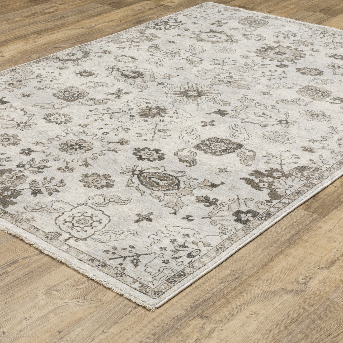 Chamberlain Ivory Grey Traditional Oriental Indoor Rug