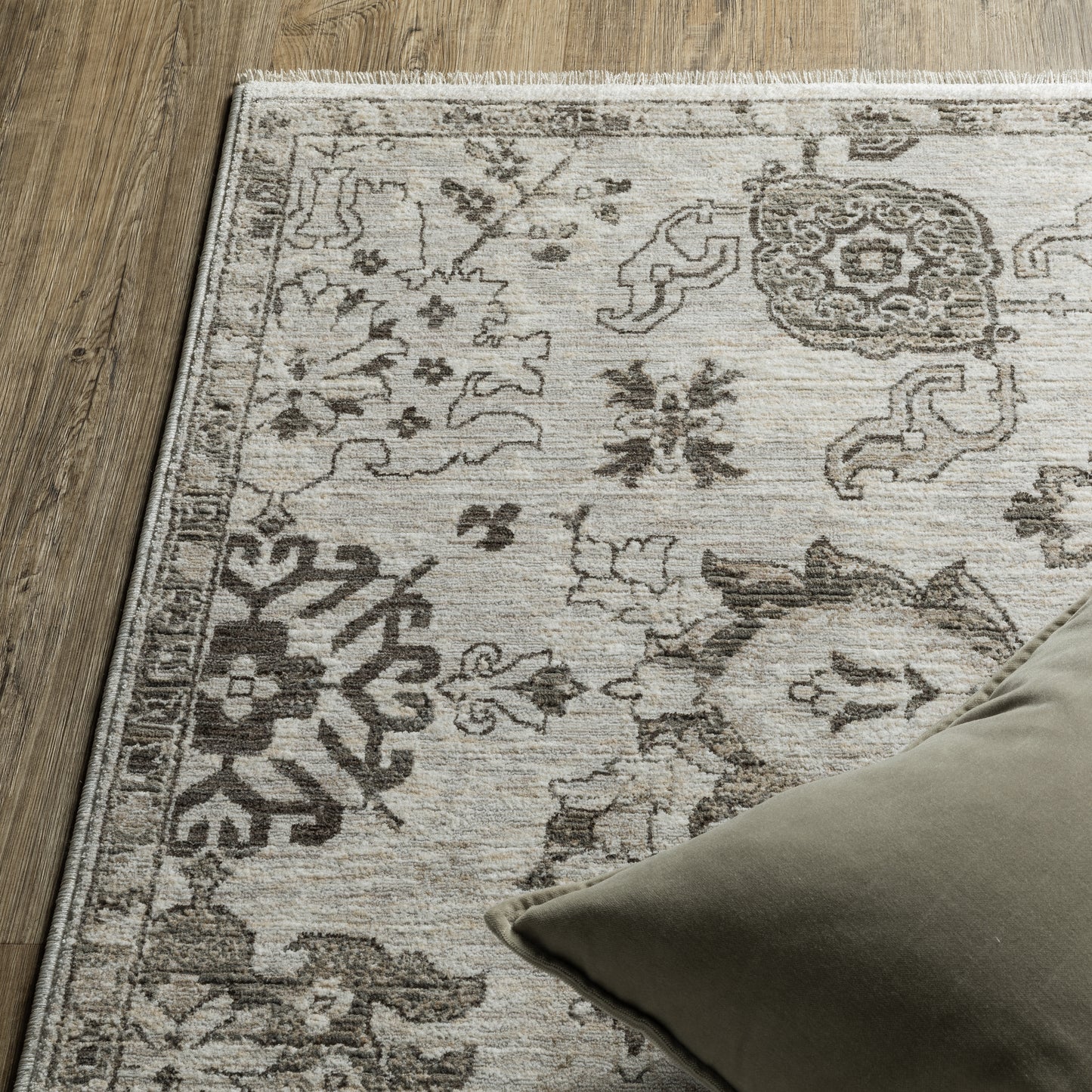 Chamberlain Ivory Grey Traditional Oriental Indoor Rug