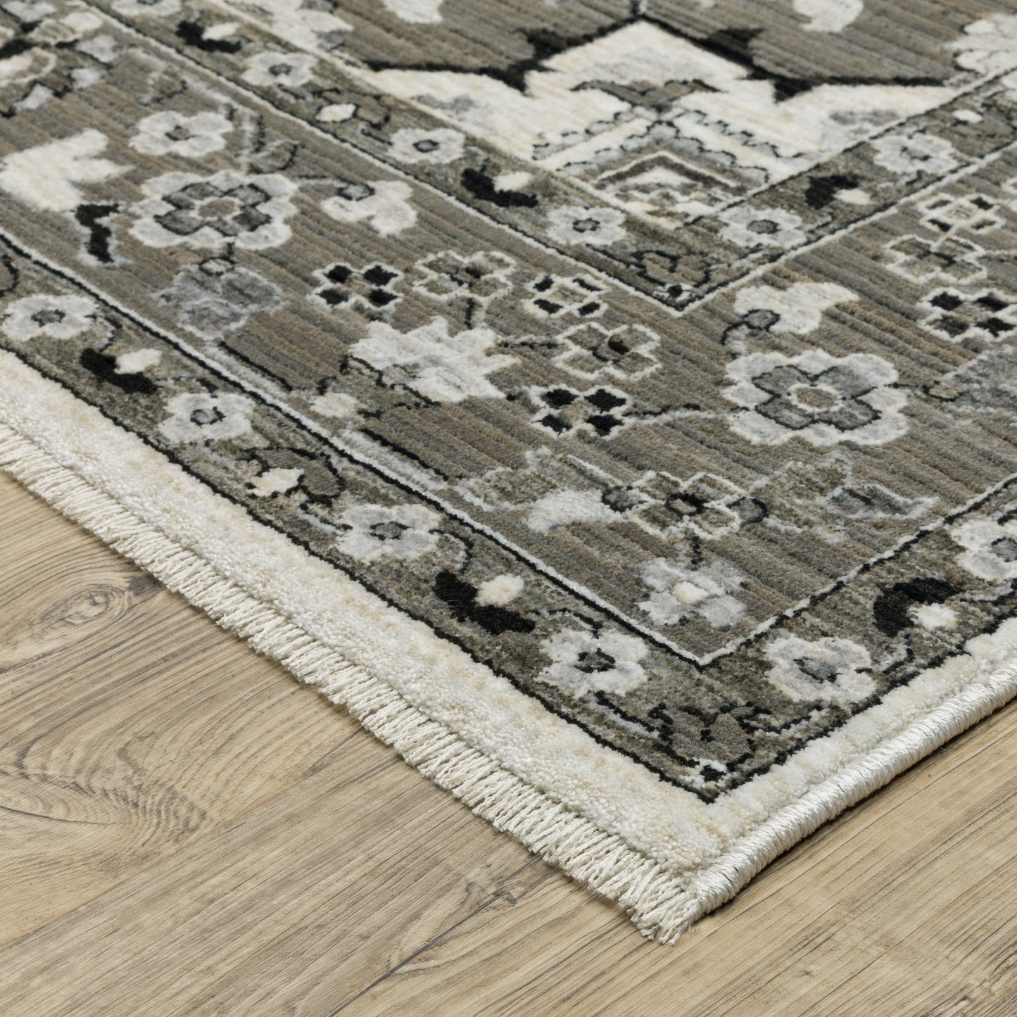 Chamberlain Ivory Grey Traditional Medallion Indoor Rug