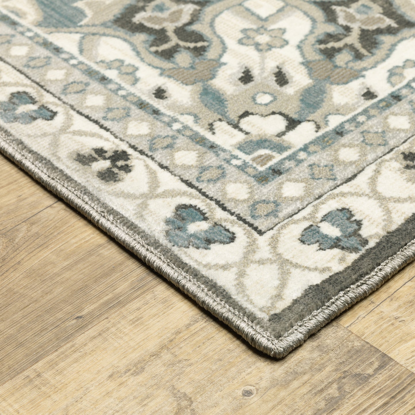 Ellington Ivory Blue Traditional Oriental Indoor Rug