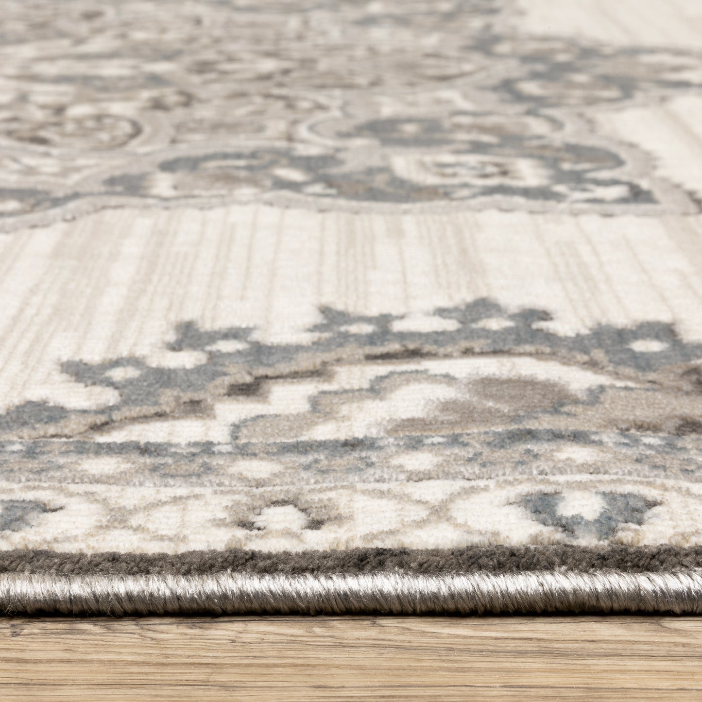 Ellington Ivory Blue Traditional Oriental Indoor Rug