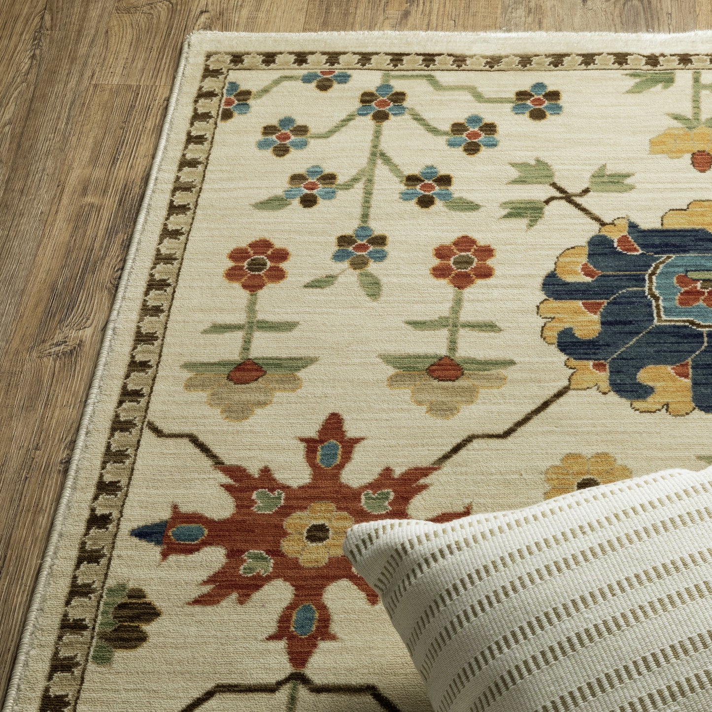 Francesca Ivory Multi-colored Traditional Oriental Indoor Rug