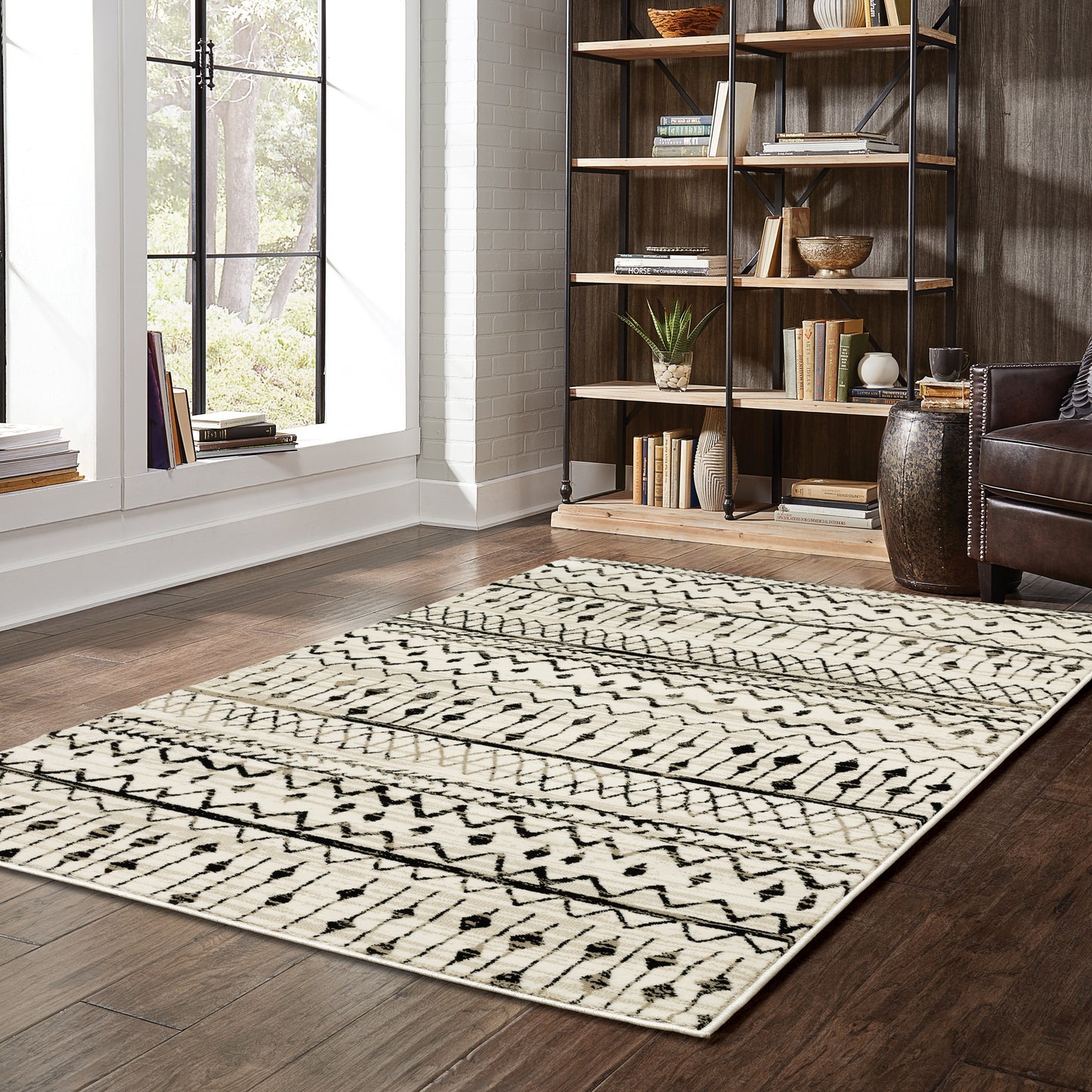 Georgia Ivory Black Bohemian Southwest/Lodge Indoor Rug