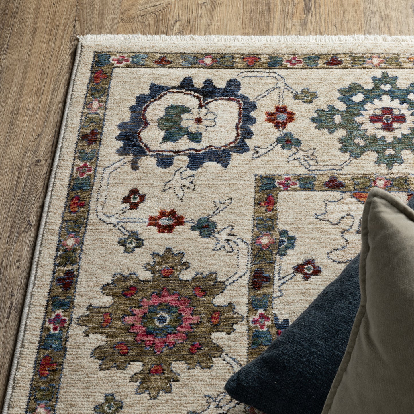 Hastings Ivory Blue Traditional Floral Indoor Rug