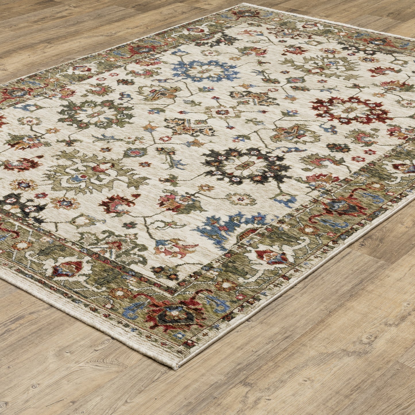 Hastings Ivory Green Traditional Oriental Indoor Rug