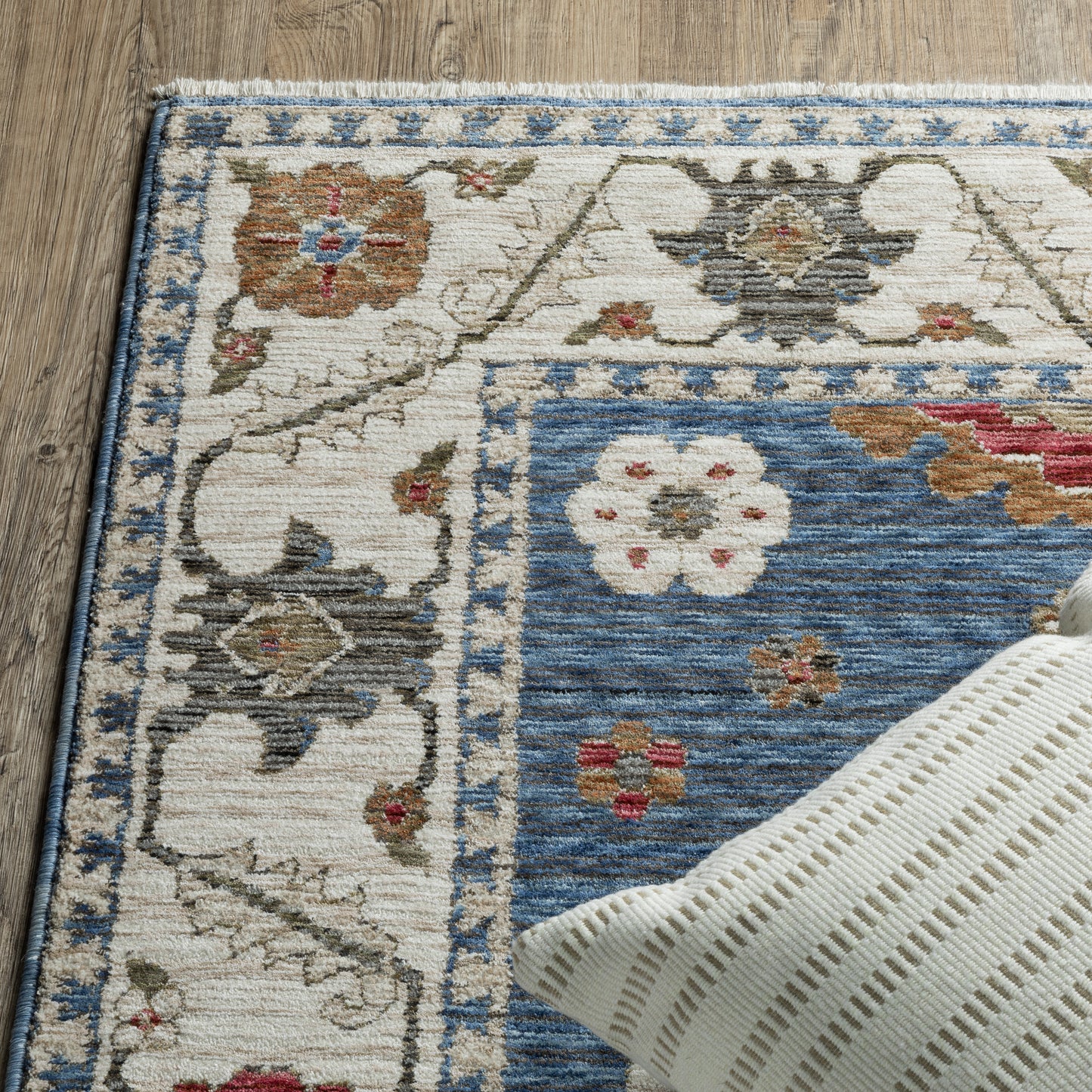 Hastings Blue Ivory Traditional Floral Indoor Rug