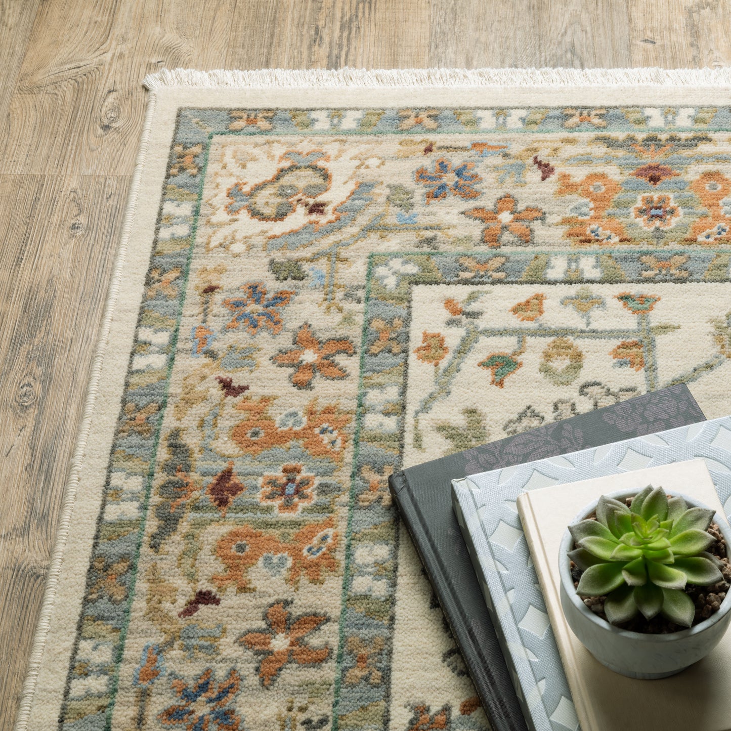 Lucca Ivory Multi Traditional Oriental Indoor Rug