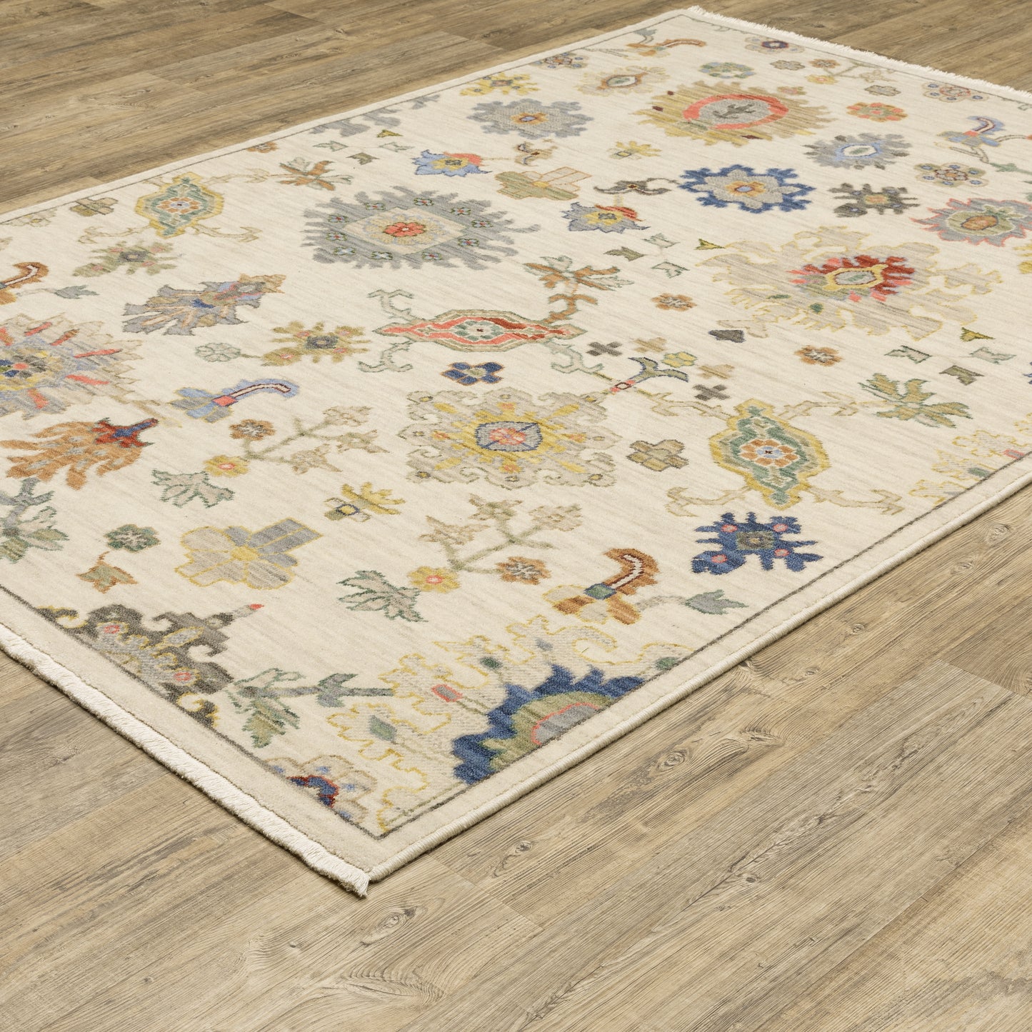 Lucca Ivory Multi Traditional Oriental Indoor Rug