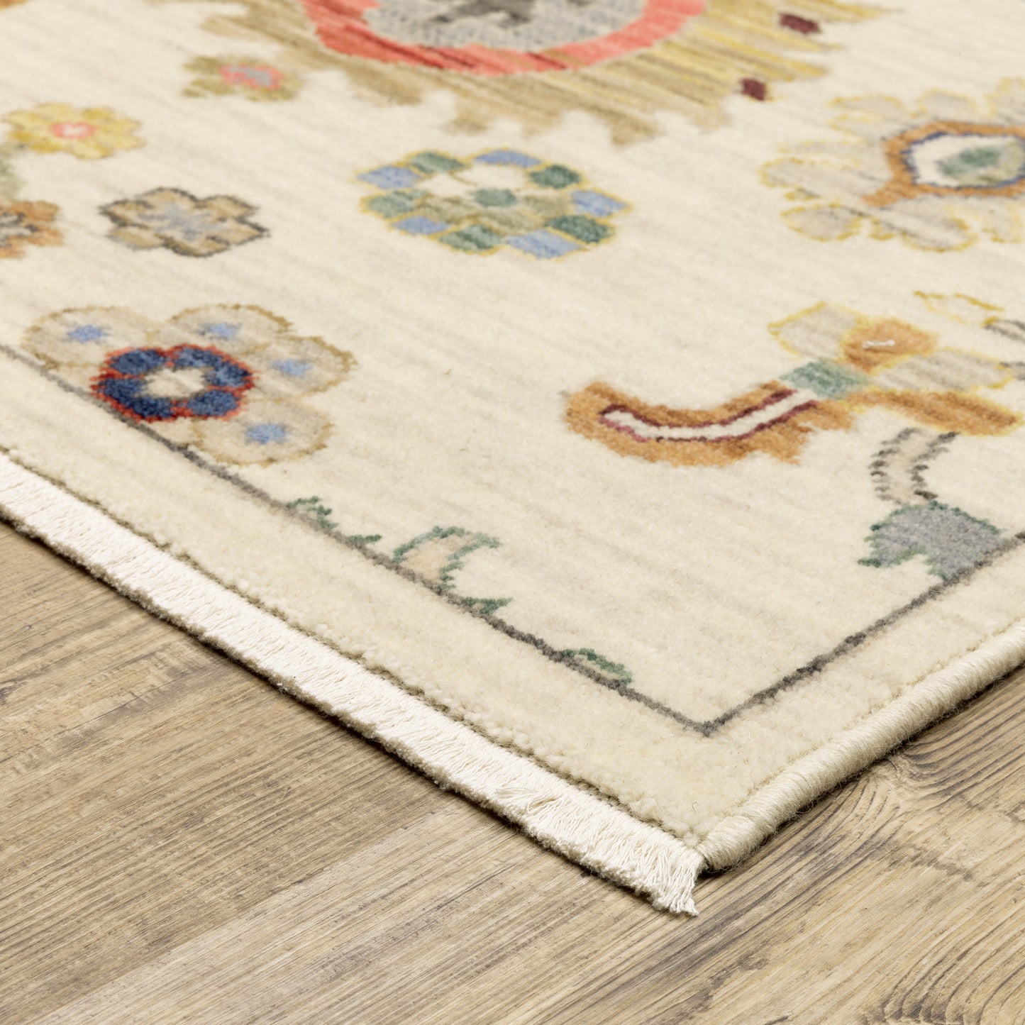 Lucca Ivory Multi Traditional Oriental Indoor Rug