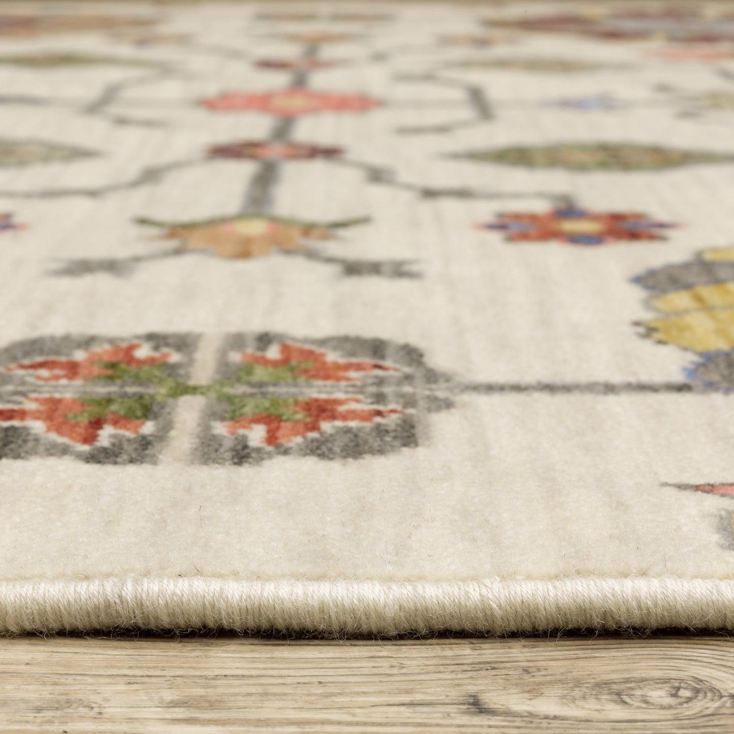 Lucca Ivory Multi Traditional Oriental Indoor Rug