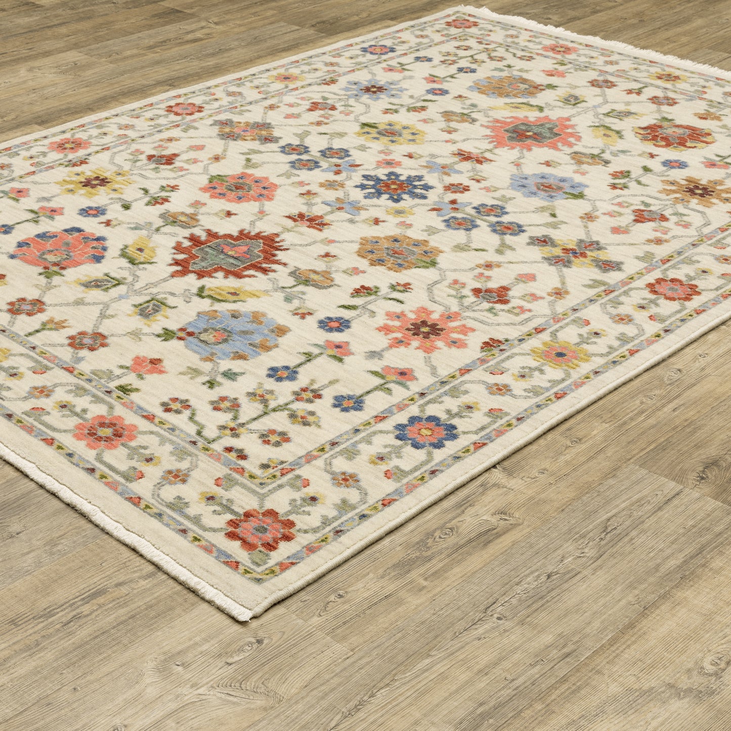 Lucca Ivory Multi Traditional Oriental Indoor Rug