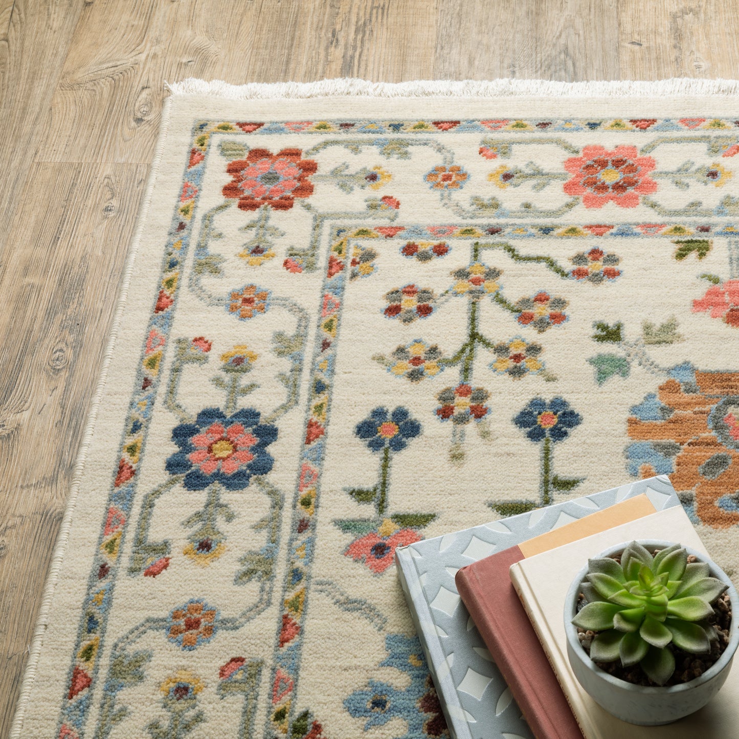 Lucca Ivory Multi Traditional Oriental Indoor Rug