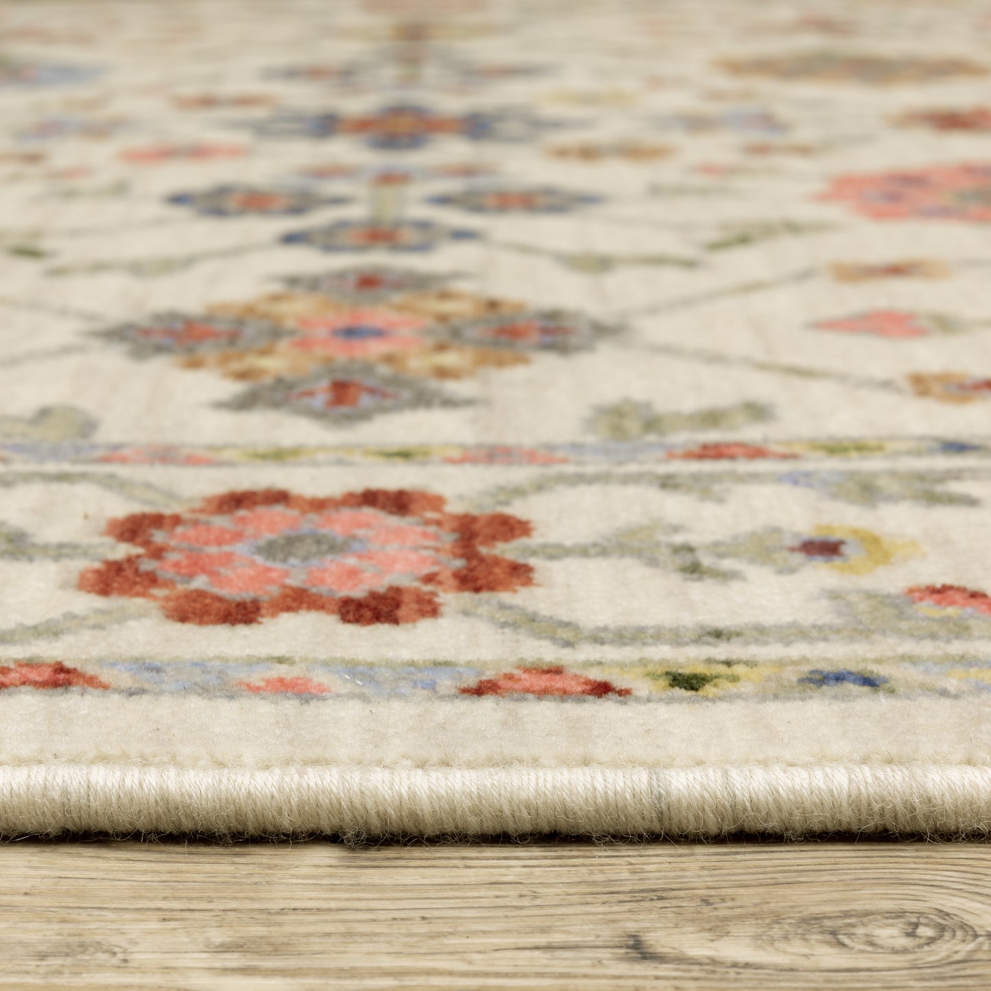 Lucca Ivory Multi Traditional Oriental Indoor Rug