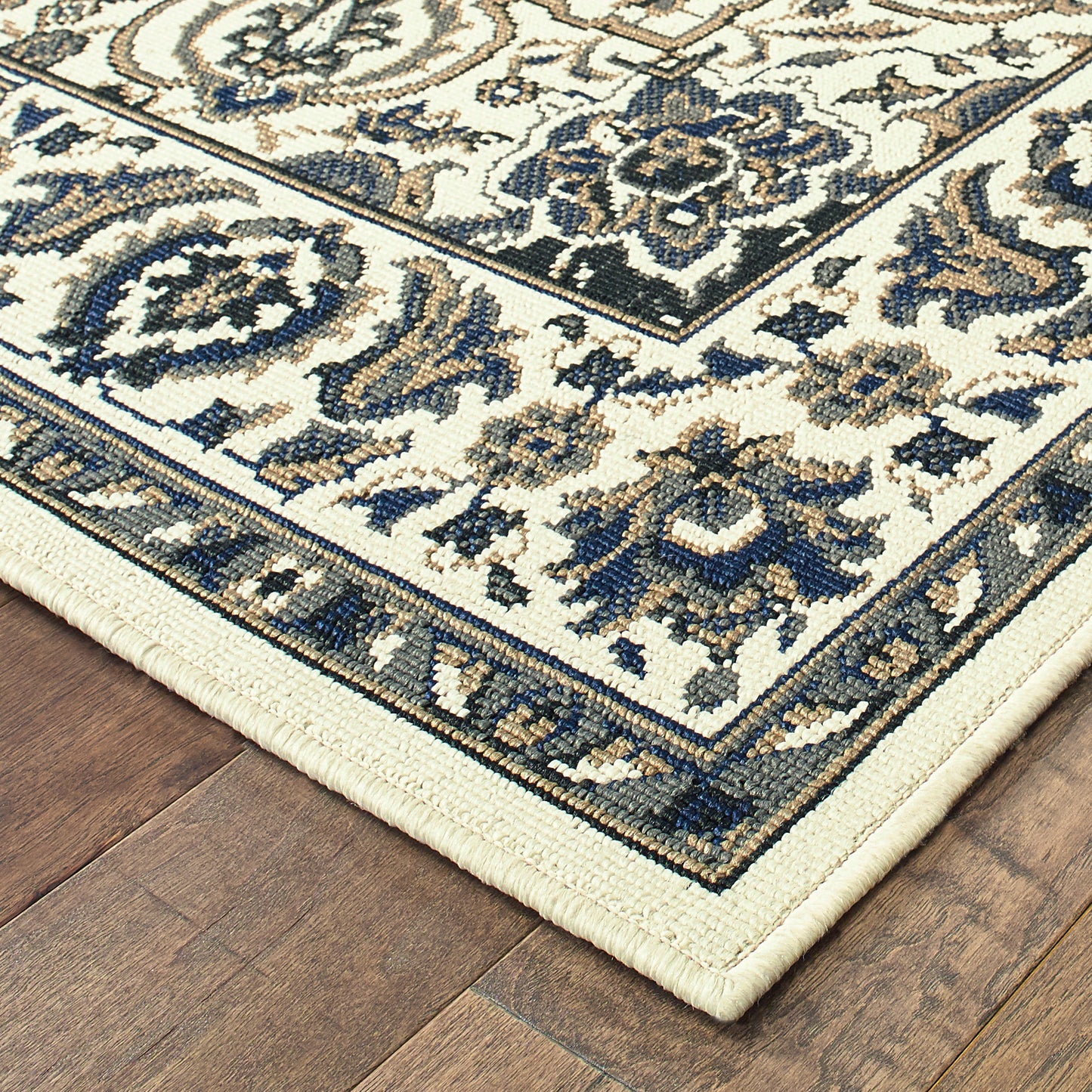 Marina Ivory Navy Traditional Oriental Indoor/Outdoor Rug