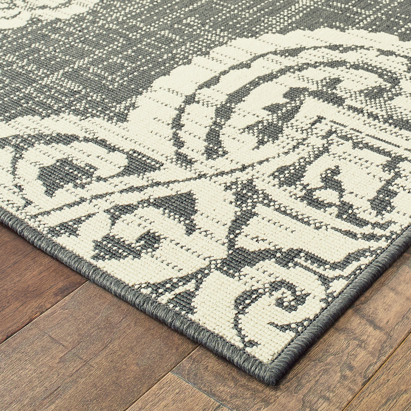 Marina Grey Ivory Bohemian Oriental Indoor/Outdoor Rug