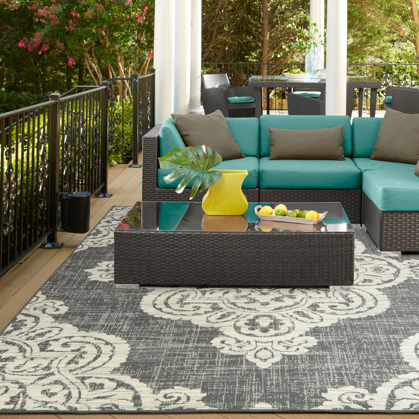 Marina Grey Ivory Bohemian Oriental Indoor/Outdoor Rug