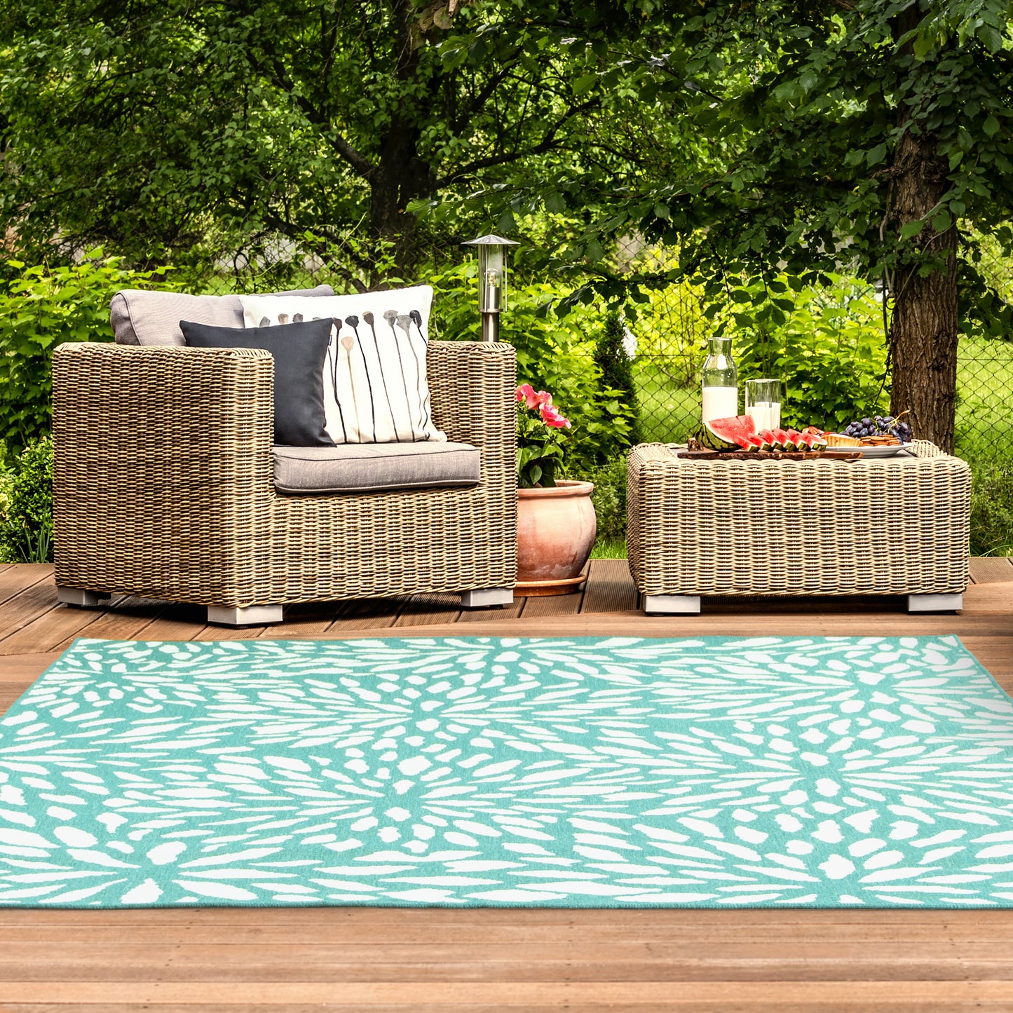 Meridian Blue Ivory Modern & Contemporary Floral Indoor/Outdoor Rug