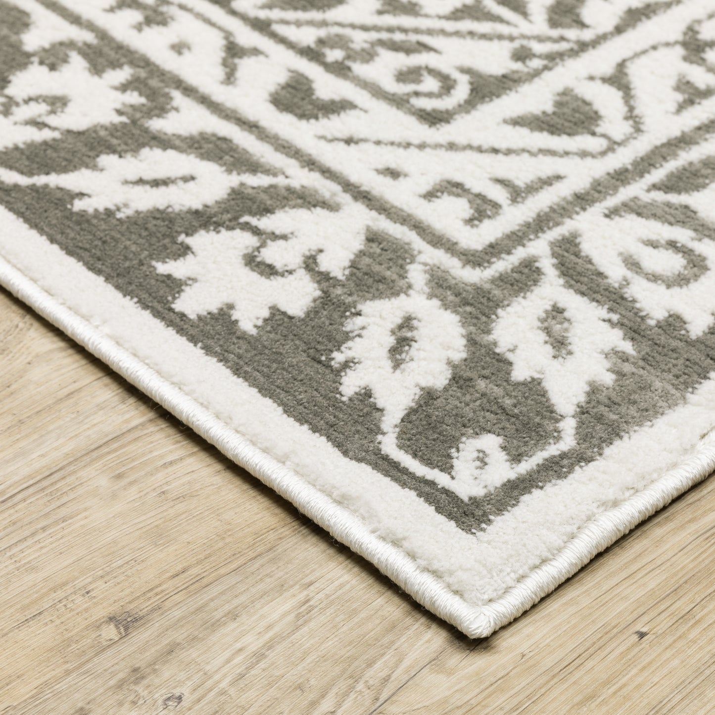 Montecito Grey White Traditional Medallion Indoor Rug