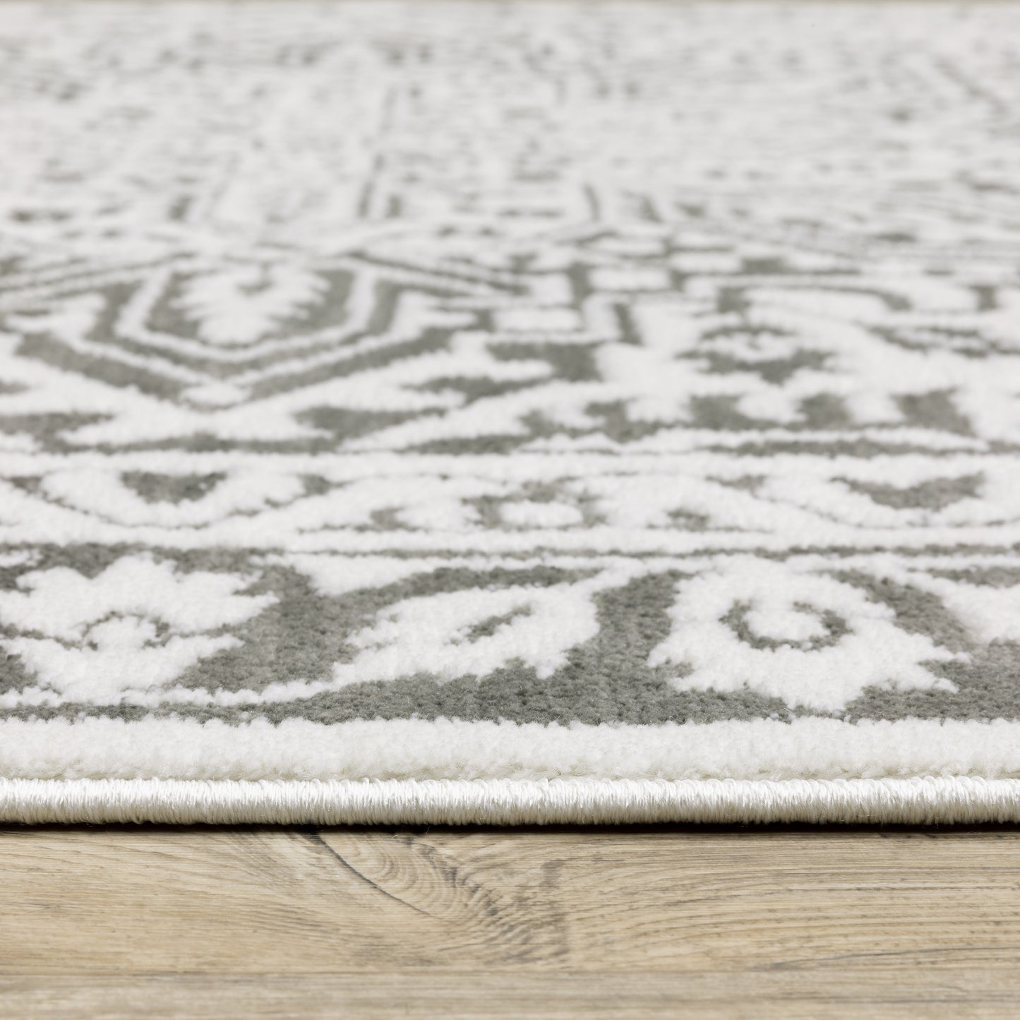 Montecito Grey White Traditional Medallion Indoor Rug