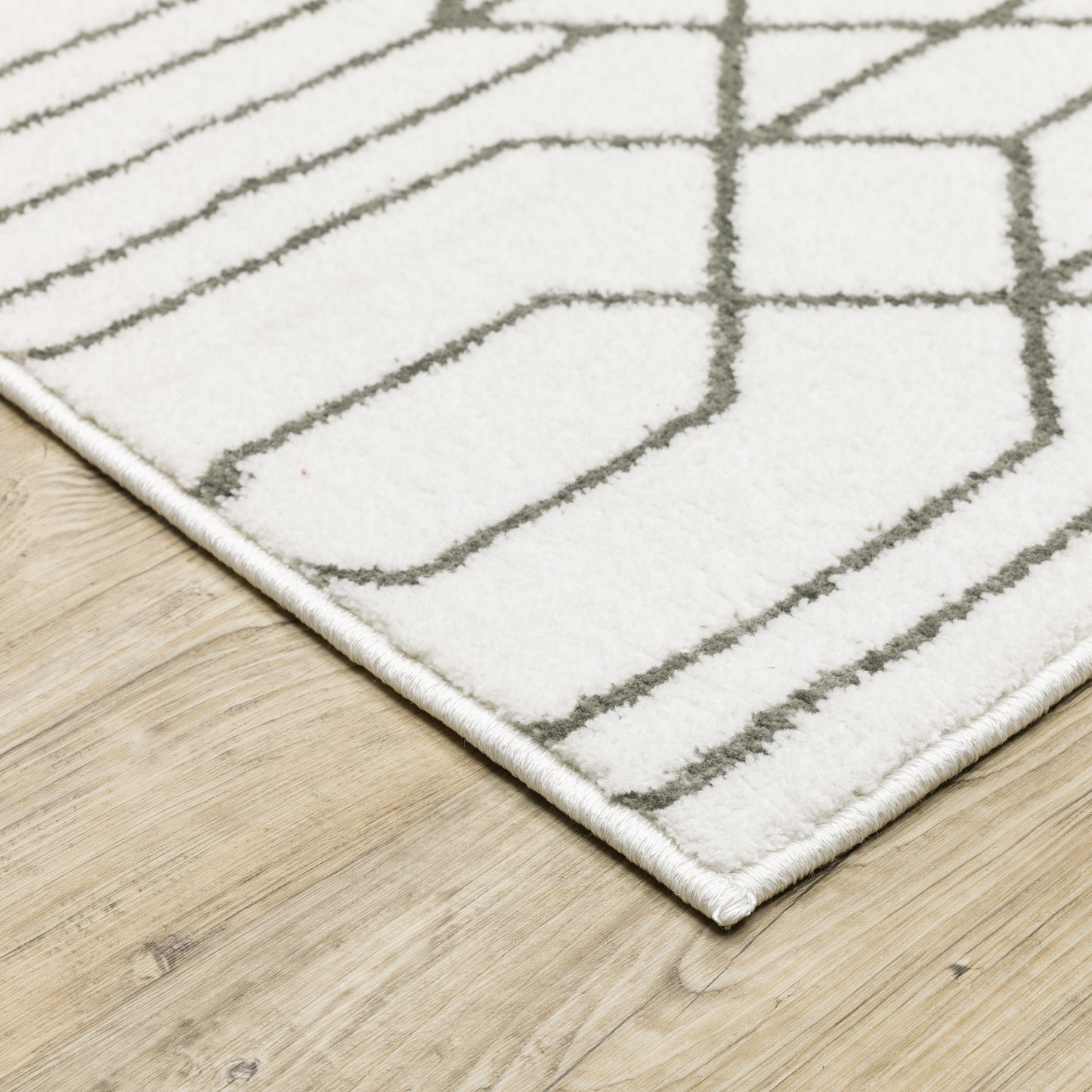 Montecito White Grey Global Geometric Indoor Rug