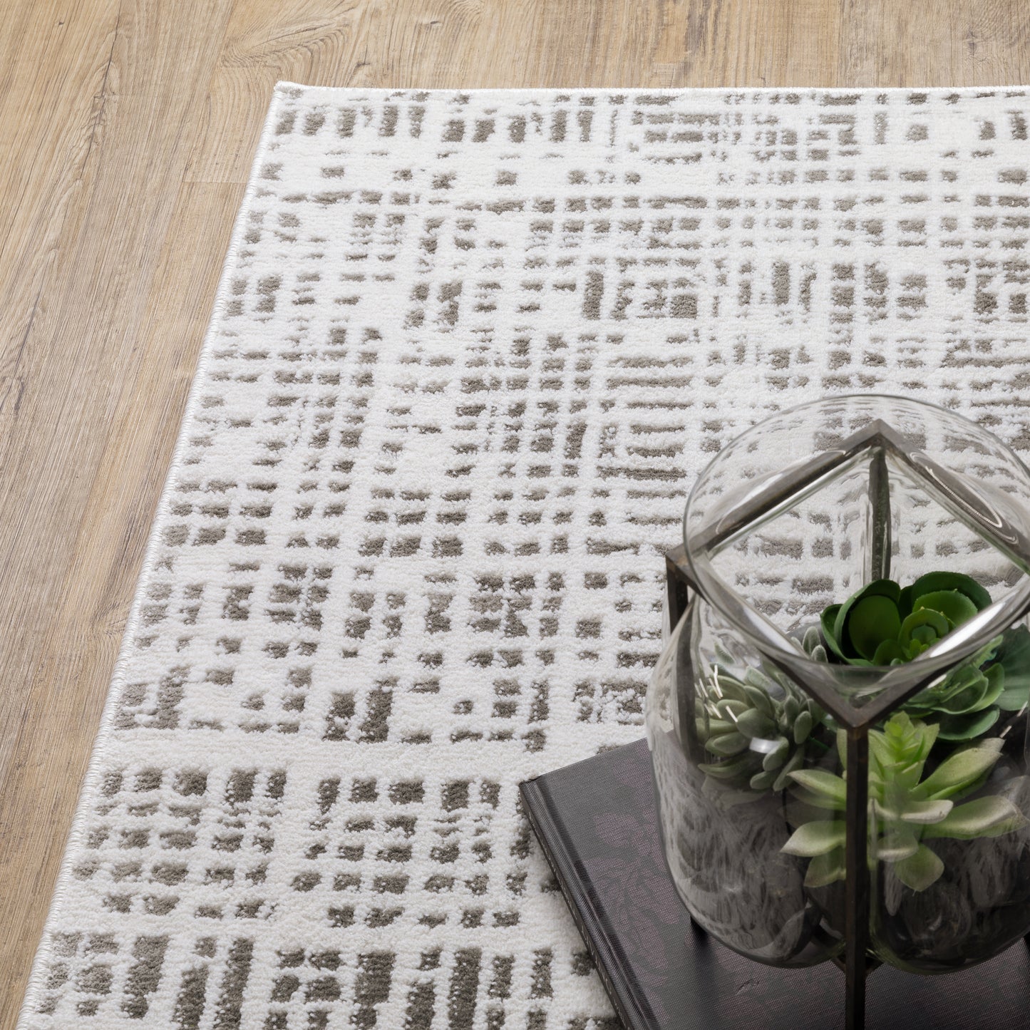 Montecito White Grey Modern & Contemporary Geometric Indoor Rug