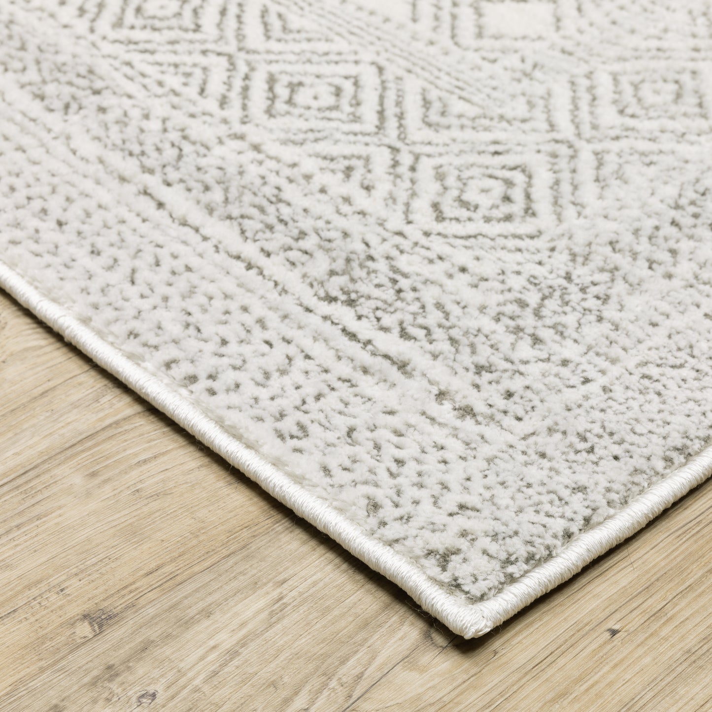 Montecito White Grey Casual Diamond Indoor Rug