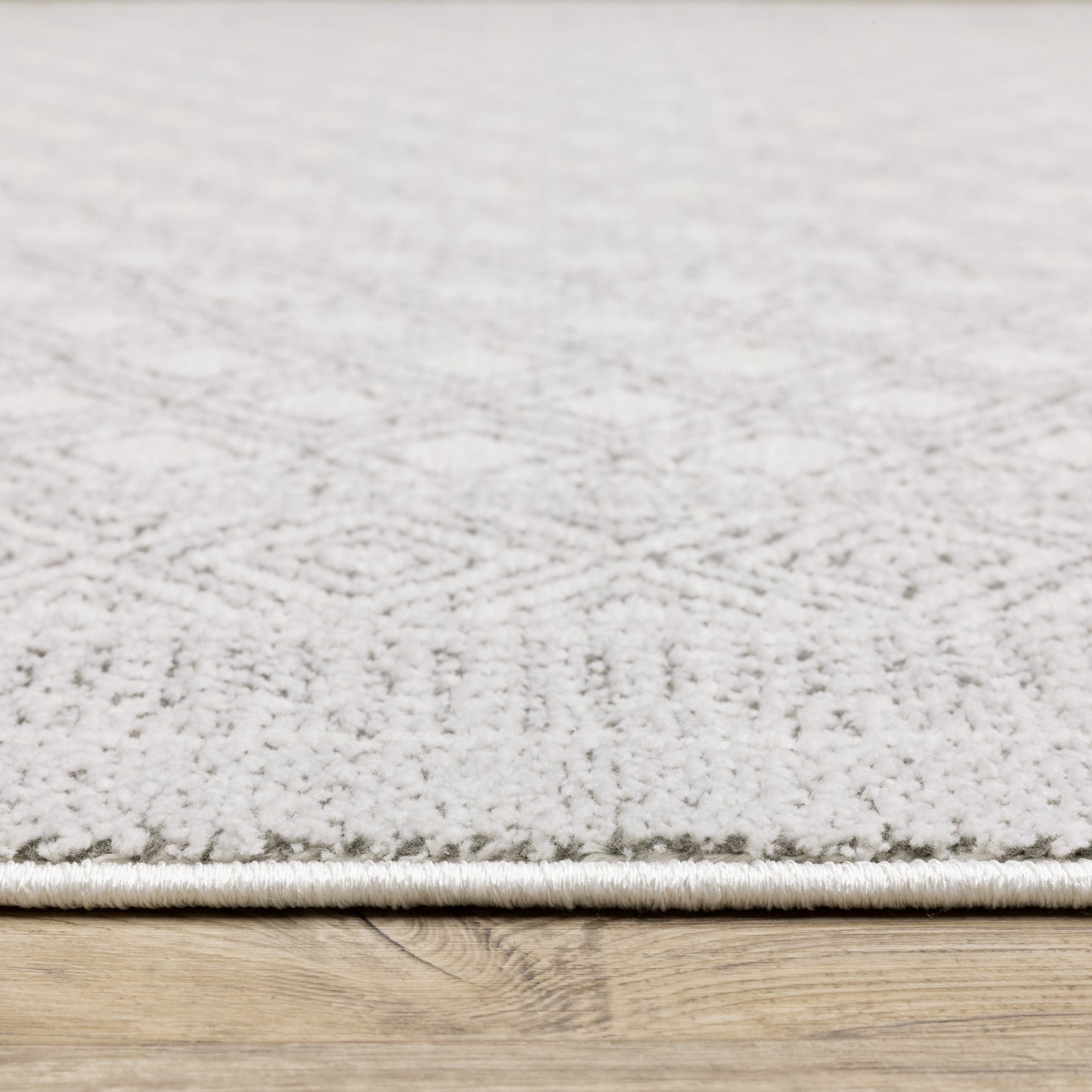 Montecito White Grey Casual Diamond Indoor Rug