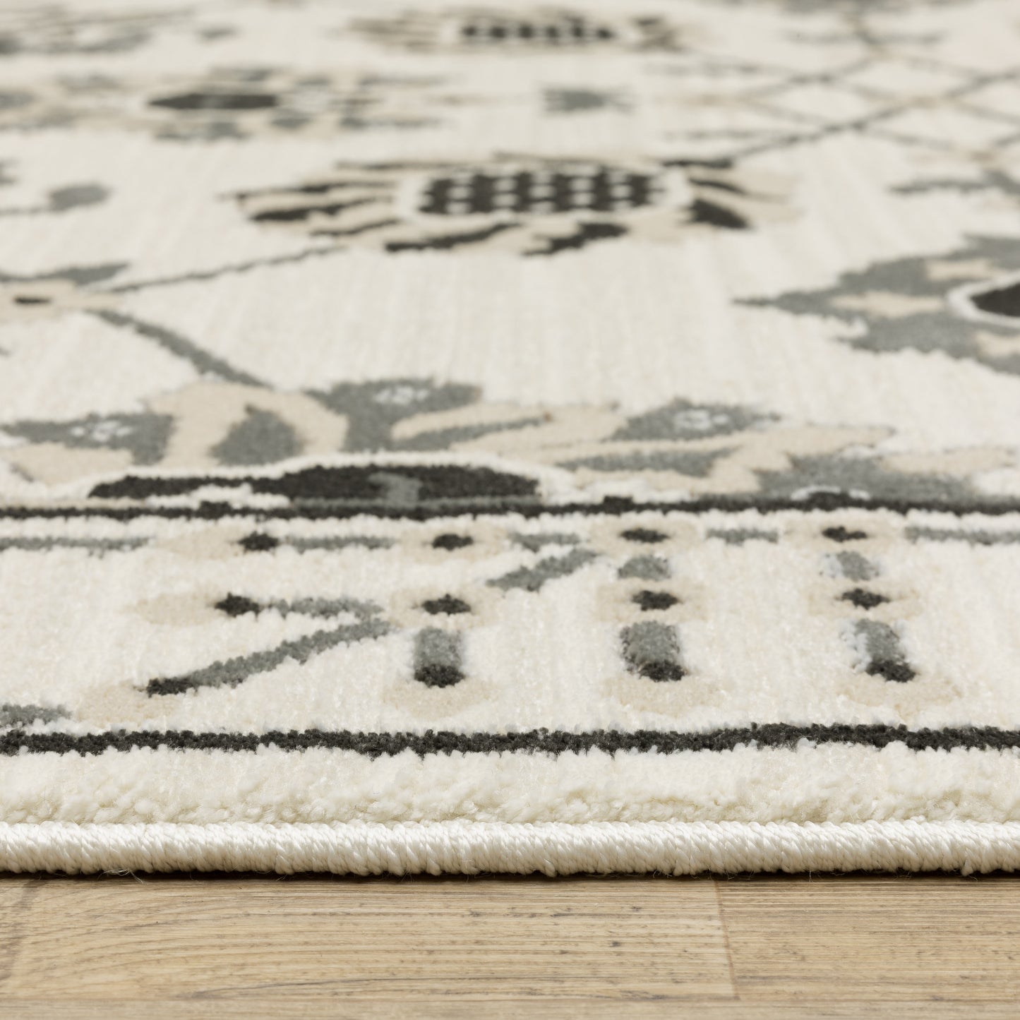 Raylan Ivory Grey Traditional Oriental Indoor Rug