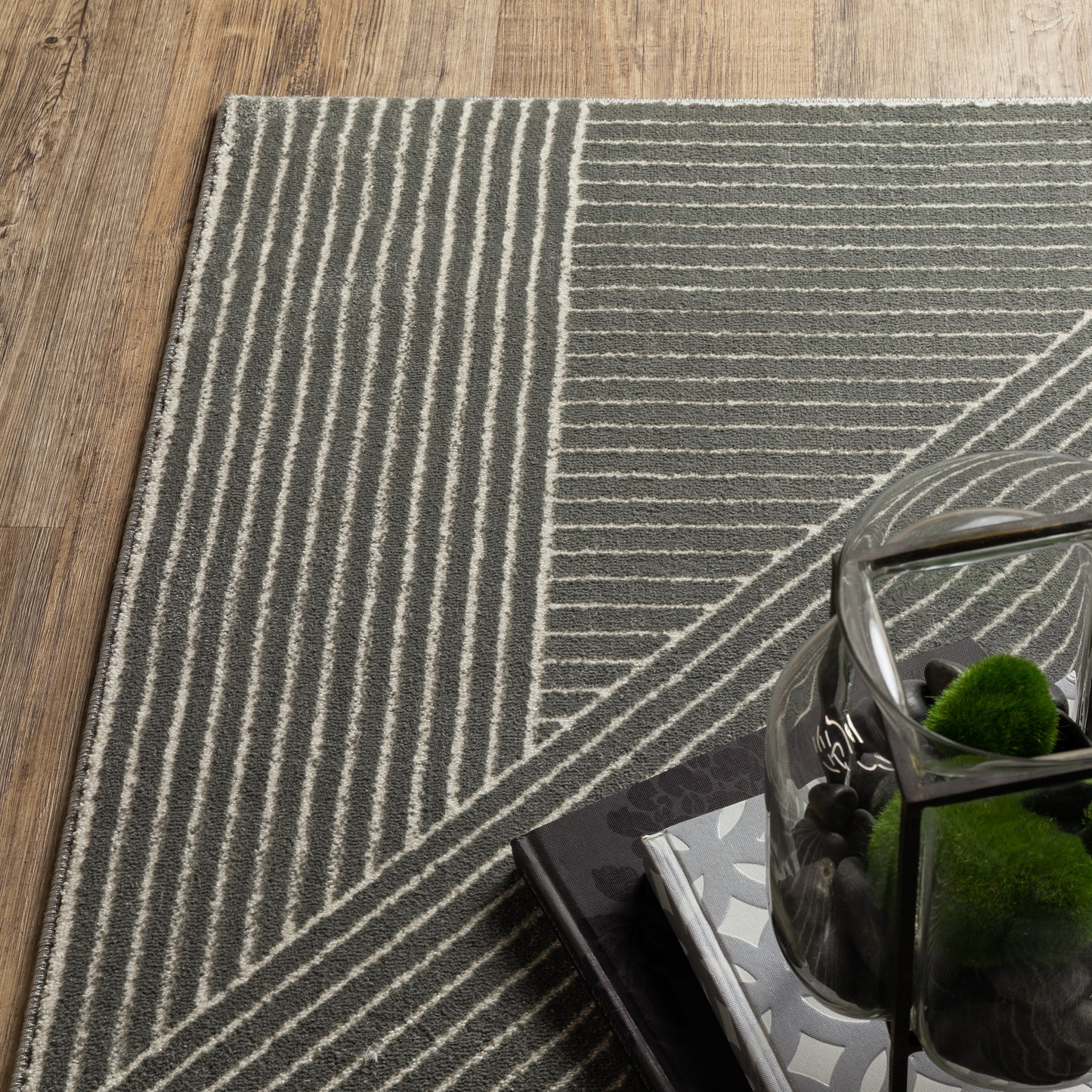 Raylan Grey Ivory Modern & Contemporary Geometric Indoor Rug