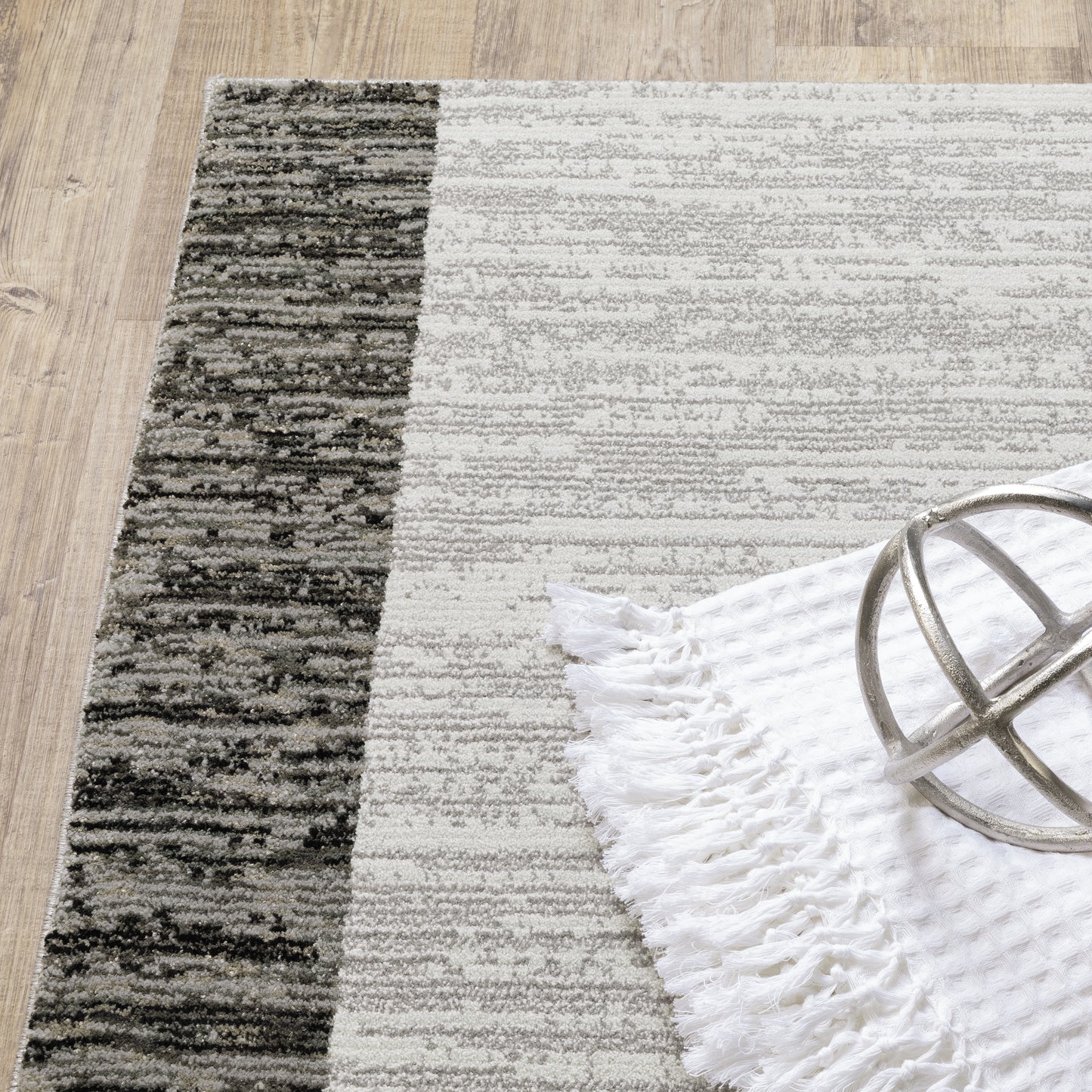 Strada Charcoal Grey Modern & Contemporary Geometric Indoor Rug